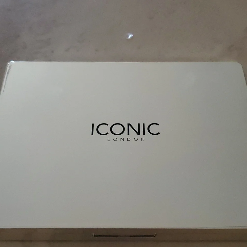 Iconic London Multi-use Cream Blush, bronze & highlight palette